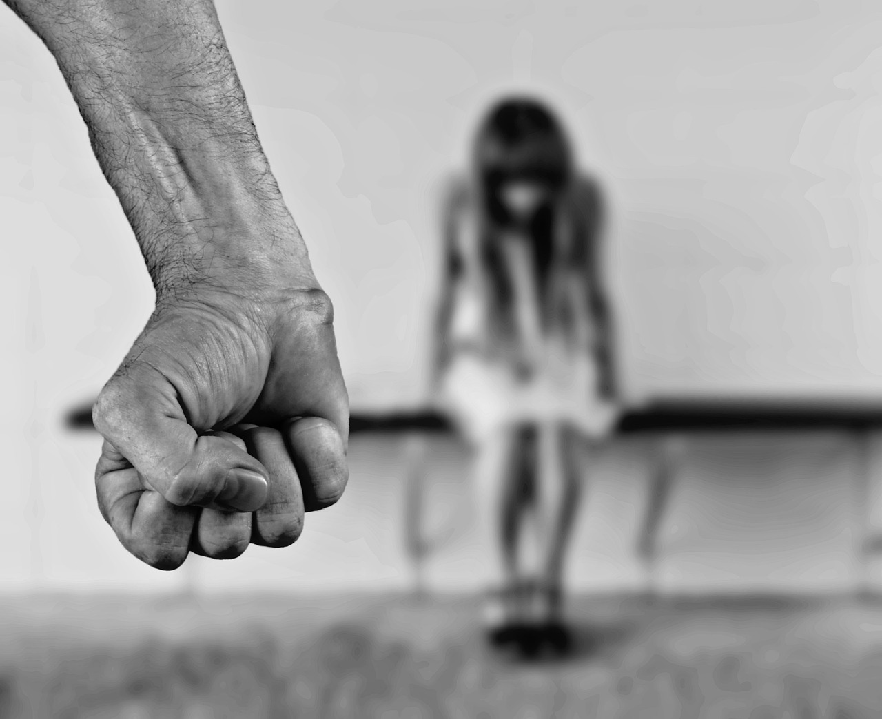 高校回应女生要求禁止男生进健身房，性别平等与公共空间探讨