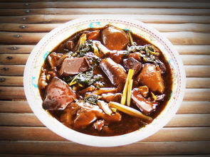 隔壁肉香，邻里间的美食交流与文化融合